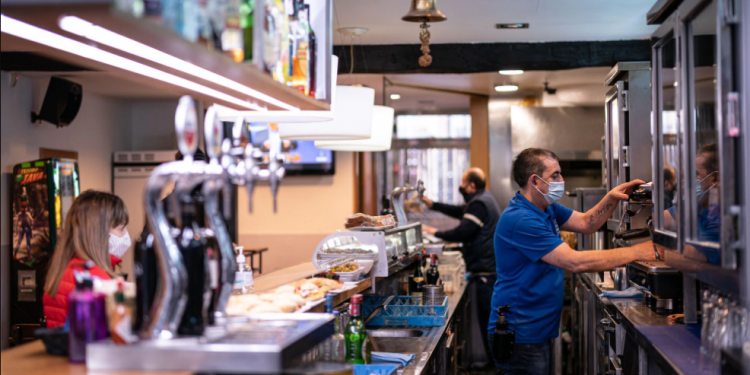 Países europeos prevén aumento de restricciones contra la nueva ola de contagios de Covid-19