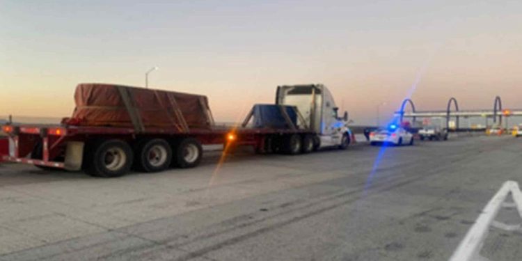 Guardia Nacional recupera camión con 43 toneladas de acero, en  Tolcayuca, Hidalgo
