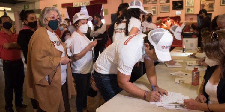 Revocación de mandato suma casi 400 mil firmas; INE acusa registros duplicados e inconsistencias