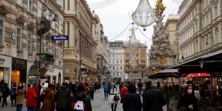 A partir de febrero la vacuna covid-19 será obligatoria en Austria