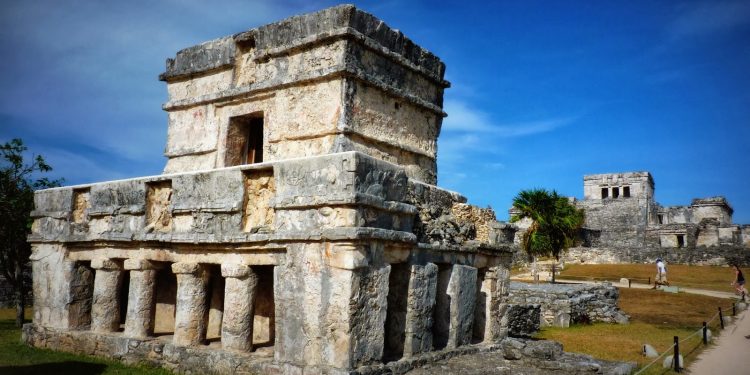 AMLO anuncia ampliación de zona arqueológica en Tulum