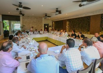 Sostienen hoteleros y sector laboral reunión con FONATUR