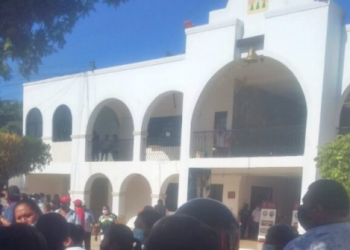 Protestan y denuncian hostigamiento laboral trabajadores en José María Morelos