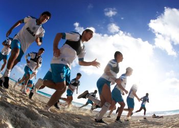 Cancún FC se pone a punto en la playa