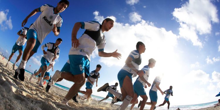 Cancún FC se pone a punto en la playa
