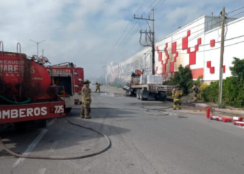 Sin reportes de lesionados en incendio de Puerto Aventuras
