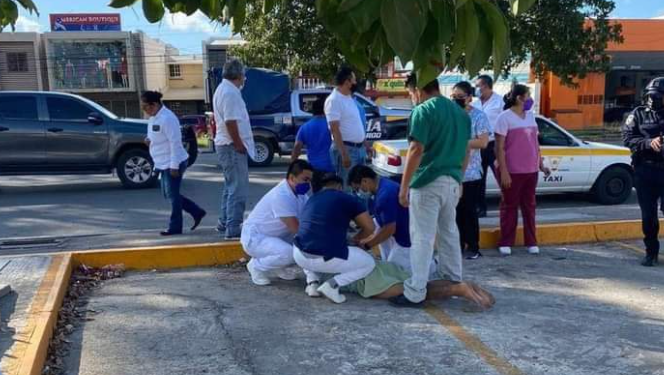 Hombre desnudo escapó del ISSSTE en Chetumal