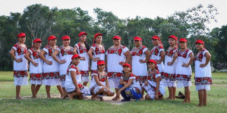 Diablillas celebran aniversario y estrenan uniforme