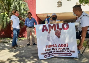 Buscan recaudar 3 mil firmas a favor de AMLO