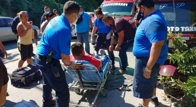 Choque entre taxi y mototaxi deja saldo de dos heridos en Cancún