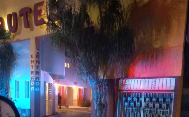 Asesinan a mujer en motel de Playa del Carmen