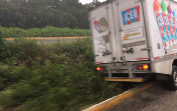 Choque en carretera federal de Cancún deja saldo de 5 heridos