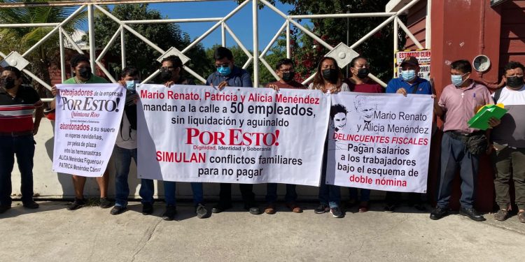 Se manifiestan ex trabajadores del Por Esto! en Chetumal