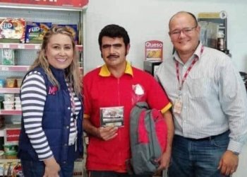Netflix contrata a un trabajador de Oxxo para interpretar a Vicente Fernández