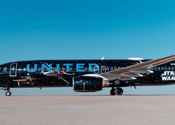 Avión Star Wars de United llega a Cozumel
