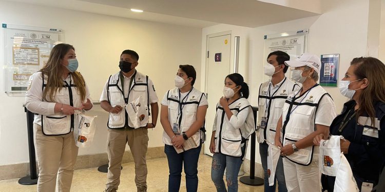 Presentan en Aeropuerto de Cancún el programa héroes anónimos