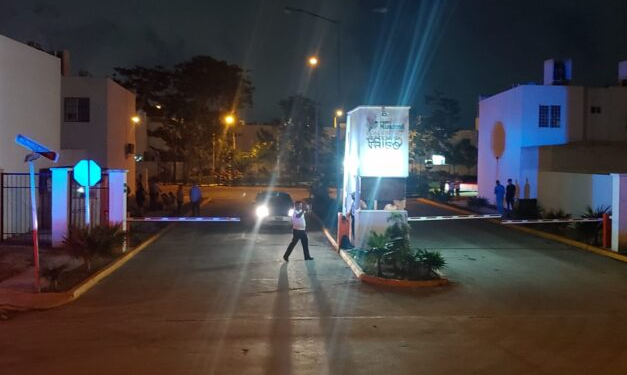 Balean a guardia de seguridad en fraccionamiento de Cancún