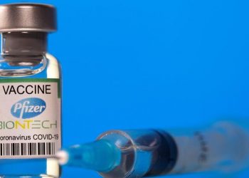 La vacuna Pfizer podrá esquivar parcialmente la variante Ómicron