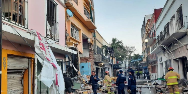 Explota tanque de gas en taquería del centro de Villahermosa