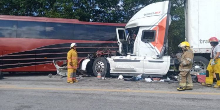 Choque en la carretera Chetumal – Escárcega dejó un saldo de siete heridos
