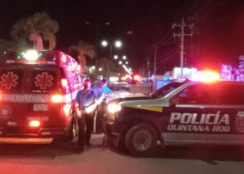 Ejecutan a mototaxista desde un taxi en fraccionamiento de Cancún