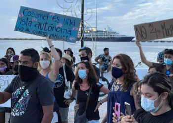 Ambientalistas protestaron en contra de la construcción del cuarto muelle de cruceros en Cozumel