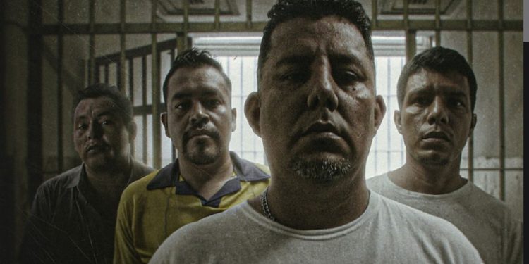 Familiares de Héctor, Juan Luis y Gonzalo se manifiestan en la FGE para exigir su libertad