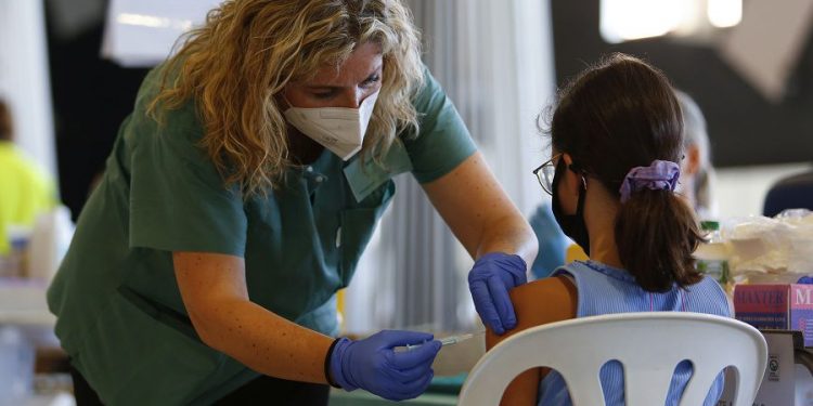 Chile inicia jornada de vacunación a niños entre 3 y 5 años