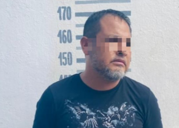 Detienen a sujeto que fingió ser policía en Playa del Carmen