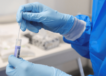 SESA pide mantener la calma ante la confirmación del primer caso de la variante Ómicron en México