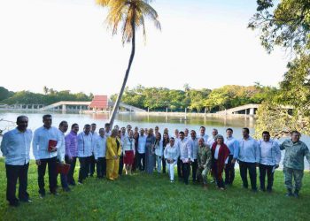 En su tierra, «El Edén» tabasqueño, se reúne AMLO con los 32 Gobernadores