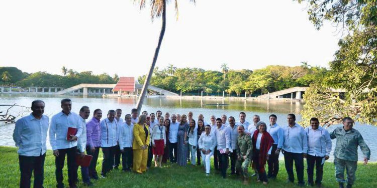 En su tierra, «El Edén» tabasqueño, se reúne AMLO con los 32 Gobernadores