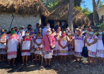 Dignatarios mayas nombran a Luis Alegre en el centro ceremonial de la Cruz Parlante, Nohoch Tatich (Gobernador)