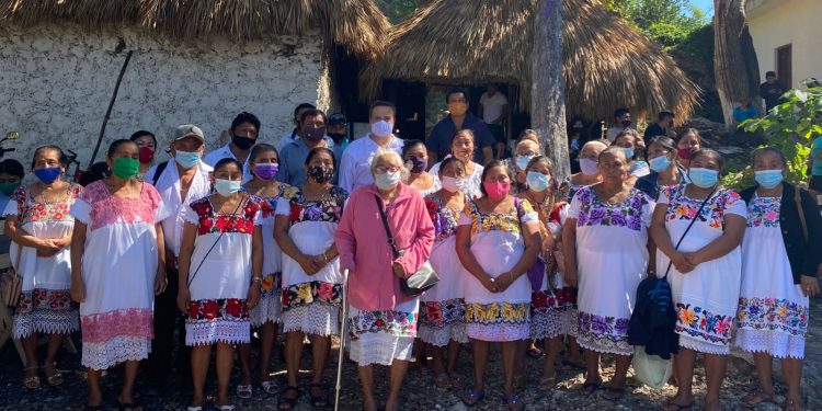Dignatarios mayas nombran a Luis Alegre en el centro ceremonial de la Cruz Parlante, Nohoch Tatich (Gobernador)