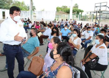 Maestros en espera de vacunas Cancino