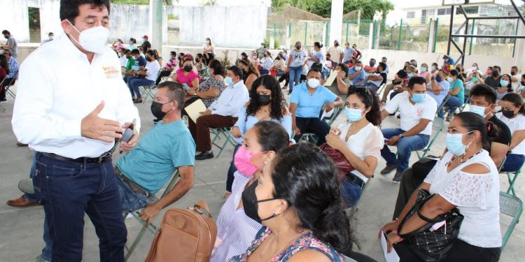 Maestros en espera de vacunas Cancino