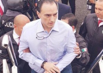 Festeja cumpleaños ex gobernador y sigue proceso en su contra