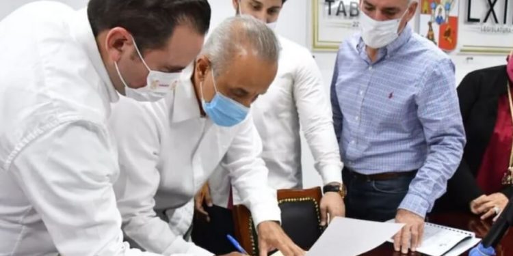 Carlos Merino endeuda a Tabasco con mil 200 mdp