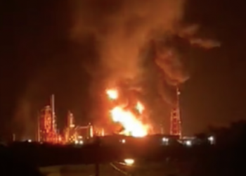 Controlan incendio en la refinería Lázaro Cárdenas