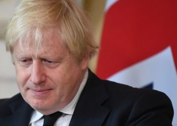 Boris Johnson confirma primera muerte en Reino Unido por Ómicron; primer fallecido en el mundo