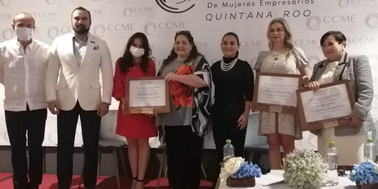 Llama Rectora de la Unicaribe a reducir brechas salariales en favor de las mujeres