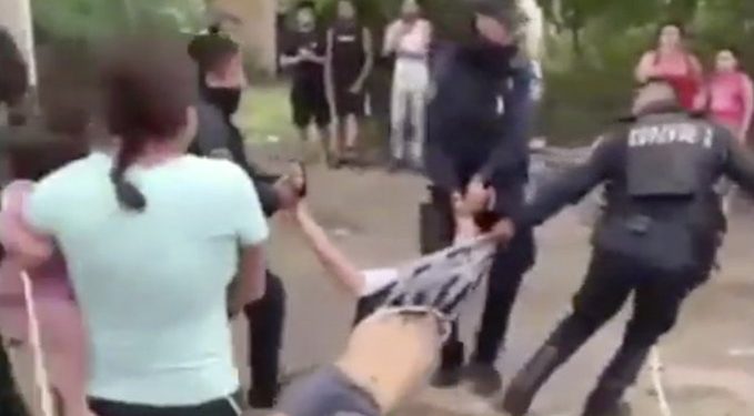 Denuncian abuso de la policía de Benito Juárez (Video)