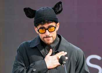 Bad Bunny rompe récord como el artista más escuchado en Spotify