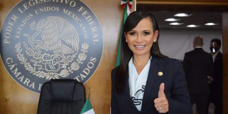 Laura Fernández se adhiere a la bancada del PRD y va por la candidatura al Gobierno de Quintana Roo