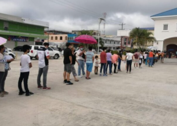 Chetumaleños cruzan a Belice para vacunar a sus hijos contra el Covid