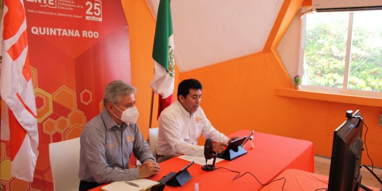 Crece COVID entre maestros e impide regreso a clases