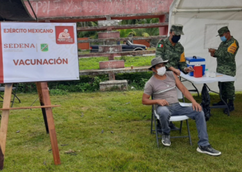 Aplican vacunas contra el covid-19 a más de 400 rezagados