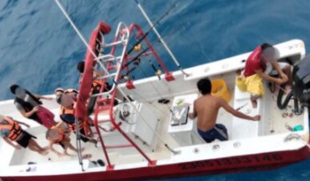 Marina rescata embarcación dañada con 10 pasajeros en aguas de Playa del Carmen