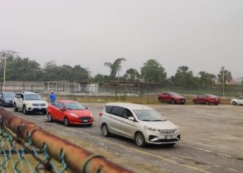 Tabasqueños empiezan el día haciendo fila en el módulo de pruebas rápidas del parque Tabasco