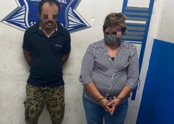 Detienen a pareja de extorsionadores de comercios en Playa del Carmen